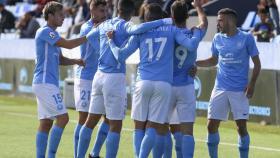 Los jugadores de la UD Ibiza celebran un gol