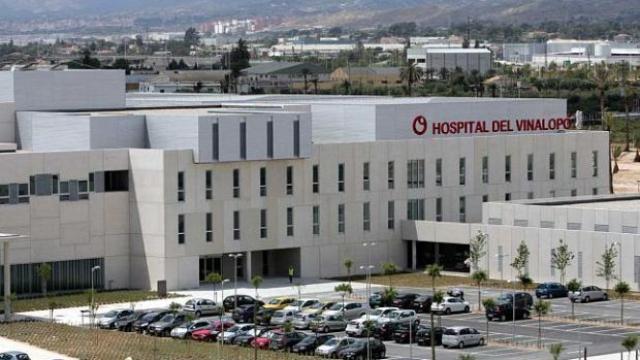 Hospital del Vinalopó, donde el bebé está ingresado.