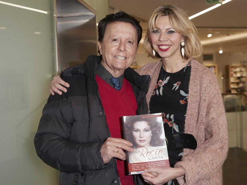 Ortega Cano junto a la periodista Marina Bernal en la presentación.