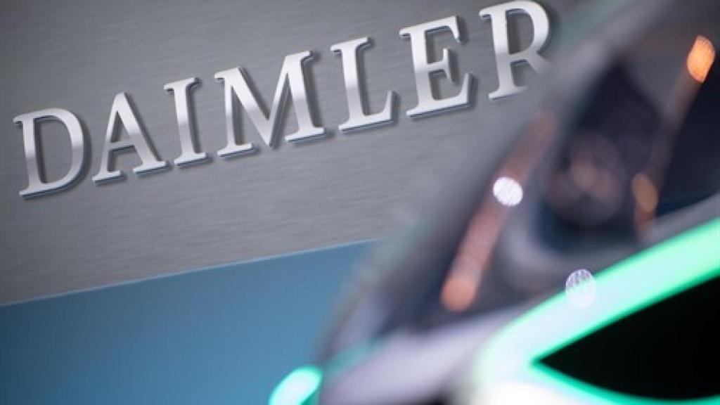 Daimler recorta casi un 50%su beneficio arrastrada por Mercedes Benz