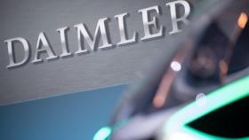 Daimler recorta casi un 50%su beneficio arrastrada por Mercedes Benz