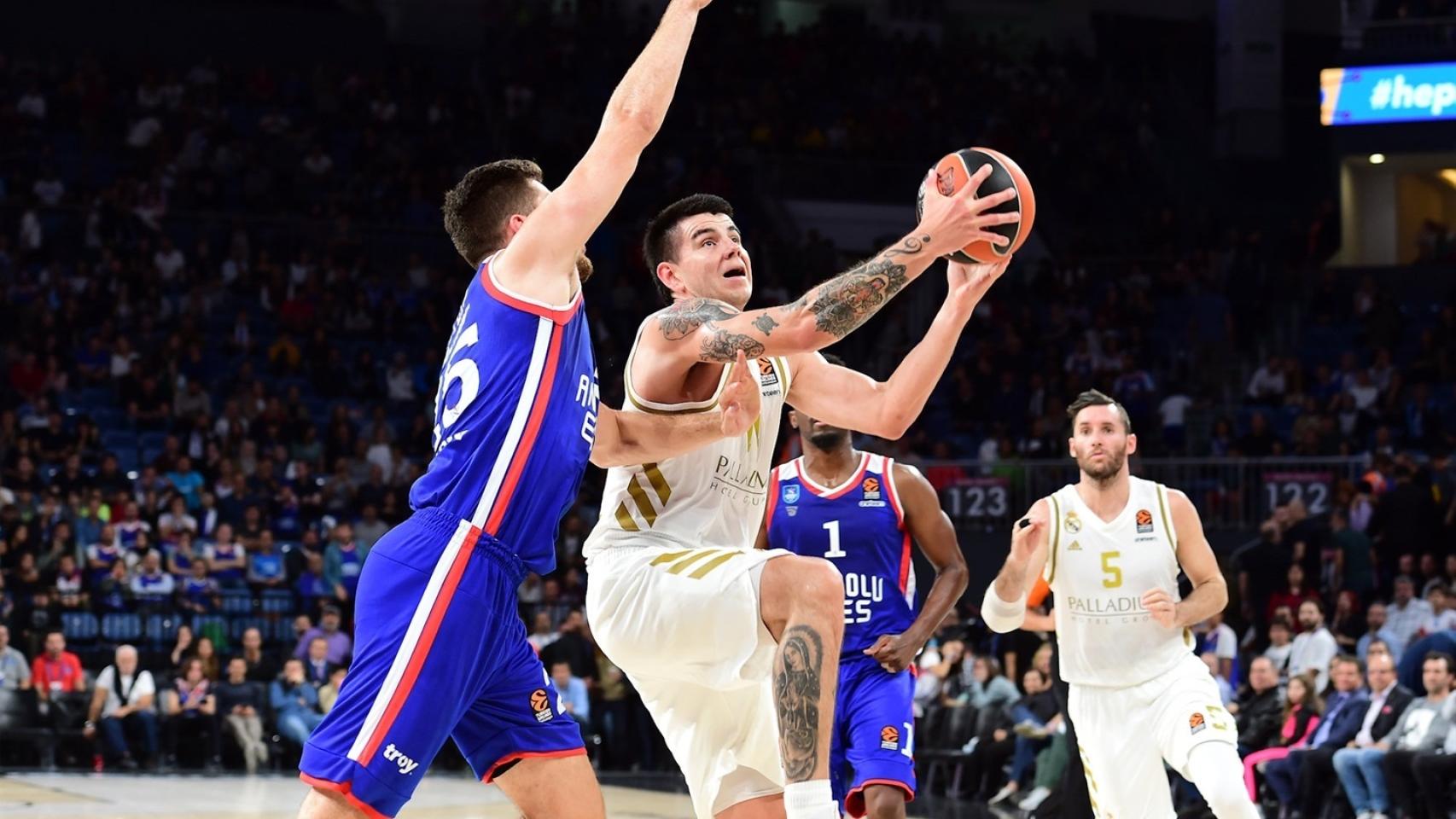 Deck, durante el partido entre Real Madrid y Anadolu Efes