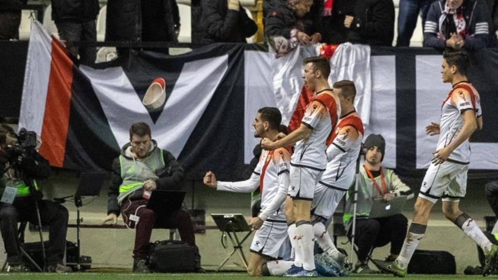 Los jugadores del Rayo Vallecano celebran un gol ante el Betis en la Copa del Rey
