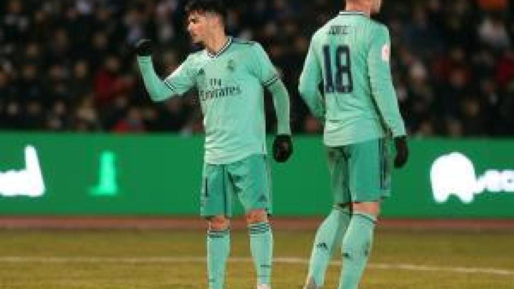 Brahim Díaz y Luka Jovic en un partido del Real Madrid