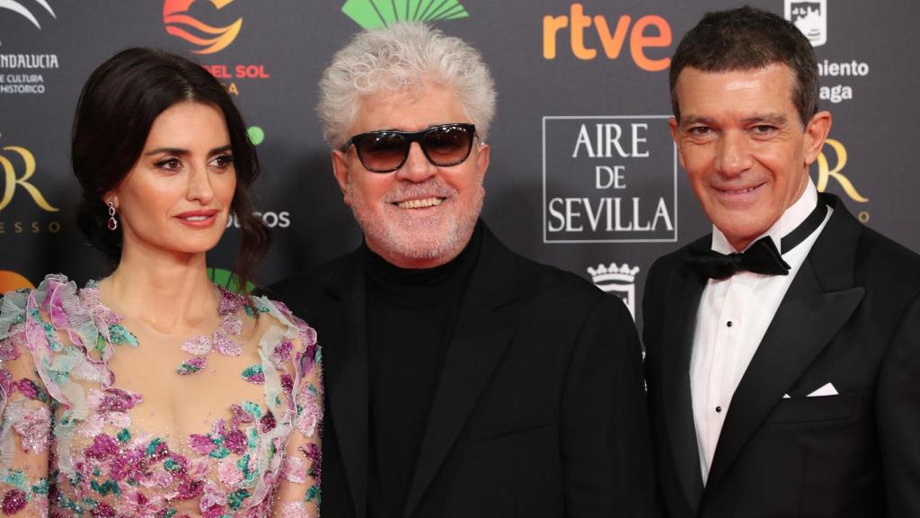 Penélope Cruz, Pedro Almodóvar y Antonio Banderas.