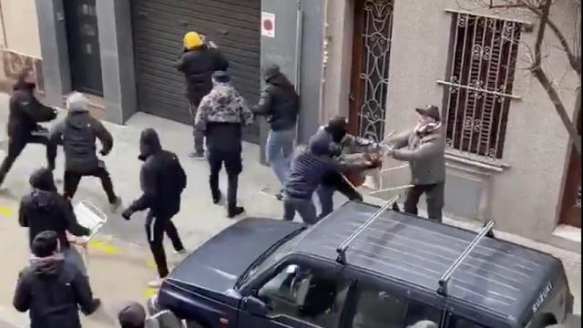 Ultras del Athletic Club y el Espanyol protagonizan otra brutal pelea en Cornellá