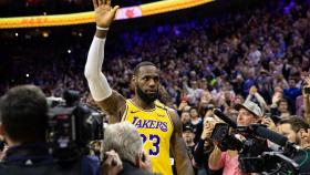 LeBron James, agradeciendo el cariño de la grada de Philadelphia