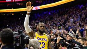 LeBron James, agradeciendo el cariño de la grada de Philadelphia