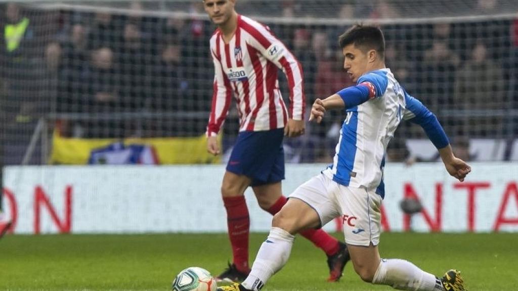 Álvaro Morata y Unai Bustinza, durante el Atlético de Madrid - Leganés