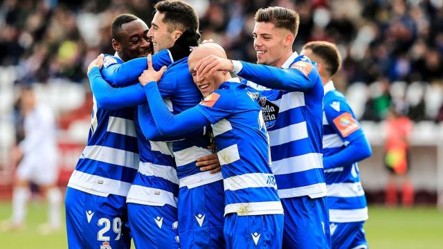 Los jugadores del Deportivo celebran el único gol del partido