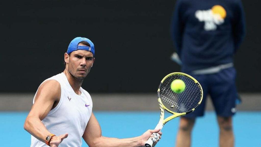 Carlos Moyá y Rafa Nadal entrenando