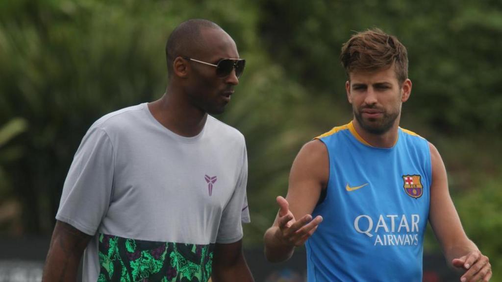 Kobe Bryant junto a Gerard Piqué