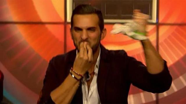 Suso gana su primera batalla en 'GH 16' frente a unos 'bibliotecarios' rotos