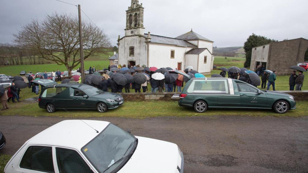 Entierro de Manuela Iglesias y Hortensio Ónega en la Parroquia de Crecente.