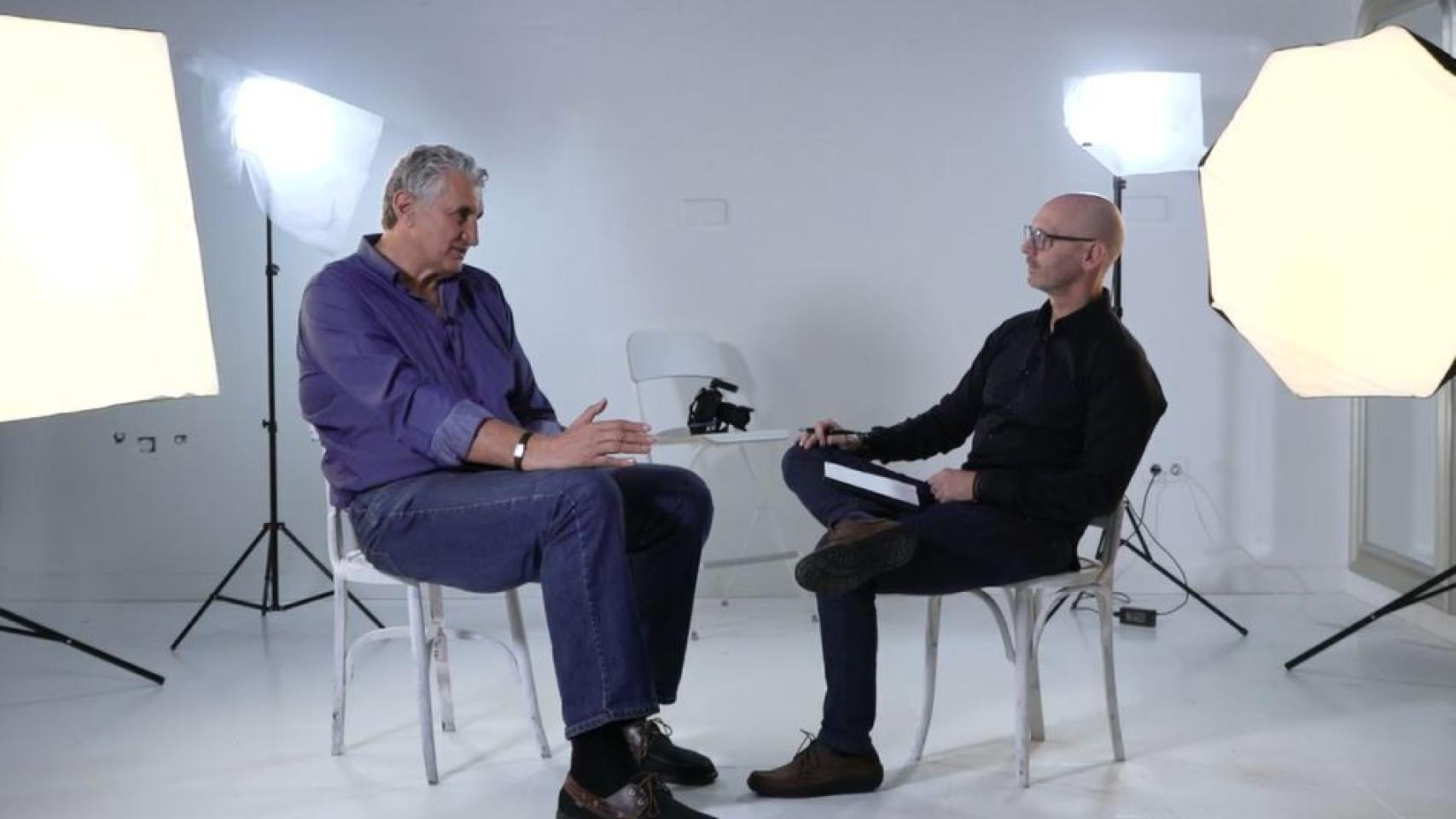 Fernando Romay, el primer invitado, junto al fotógrafo Pepe Castro.