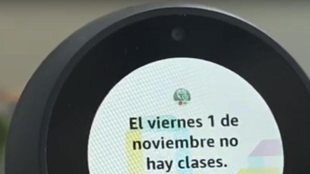 Un asistente de voz informa a los alumnos sobre el calendario lectivo.