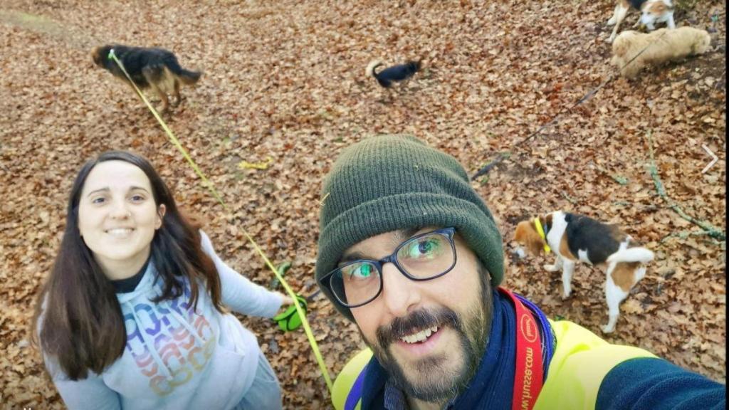 Mario e Inés con varios animales del santuario.