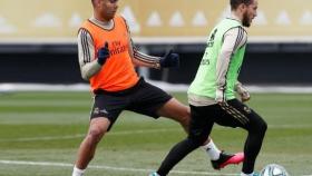 Eden Hazard, junto a Casemiro