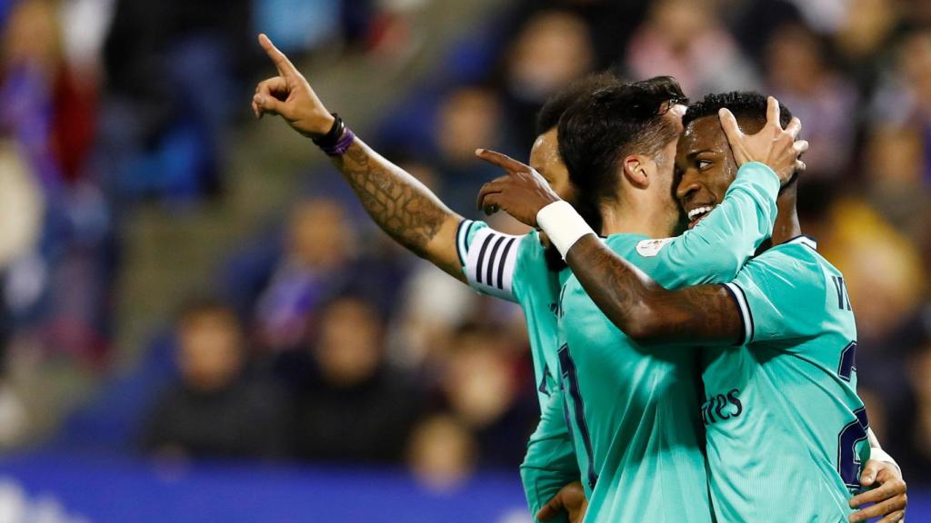 Vinicius celebra ante el Zaragoza en Copa del Rey