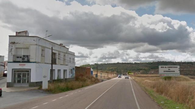 Carretera de Fregenal de la Sierra, donde se encuentra la vivienda en la que ha fallecido la víctima.