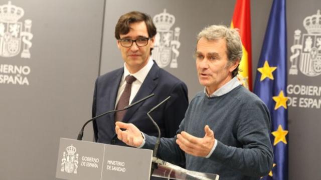 Fernando Simón, junto al ministro de Sanidad Salvador Illa.