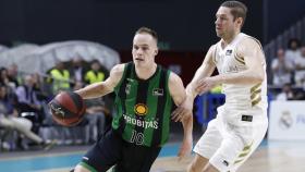 Prepelic y Causeur, durante el partido de Liga Endesa entre el Real Madrid y el Joventut