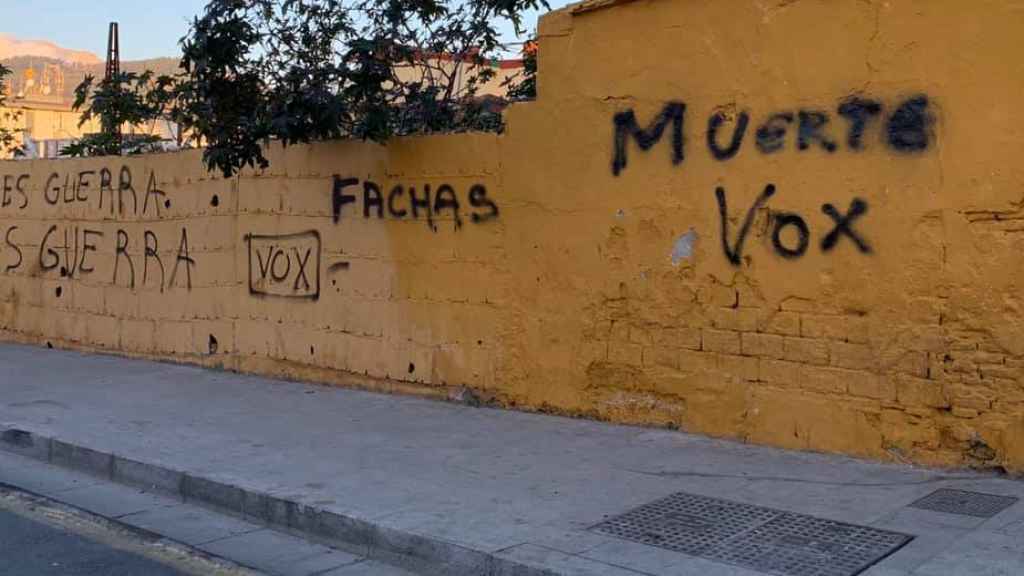 Pintadas contra Vox en Ceuta.