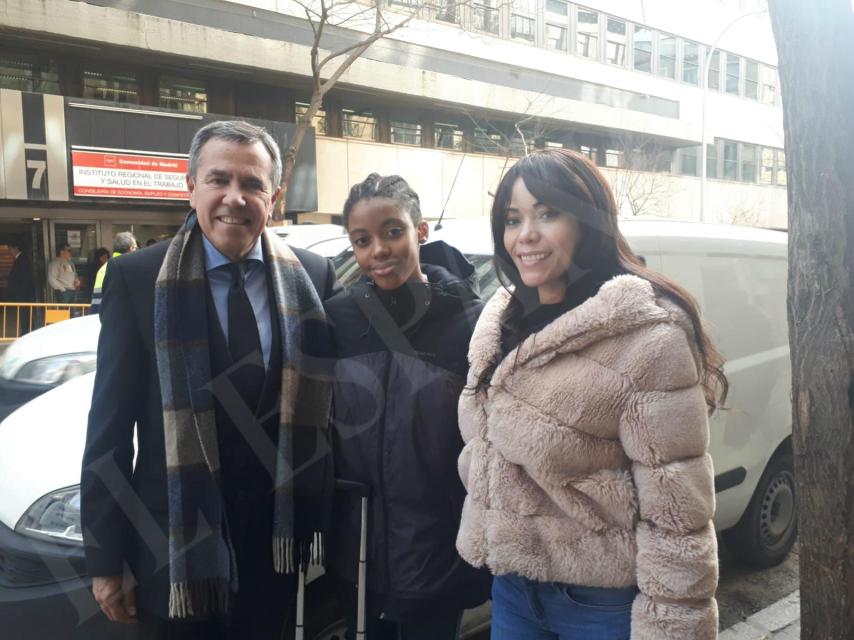 Fernando Osuna junto a Erika (la supuesta hija de Eto'o) y su madre, Dee Dee.