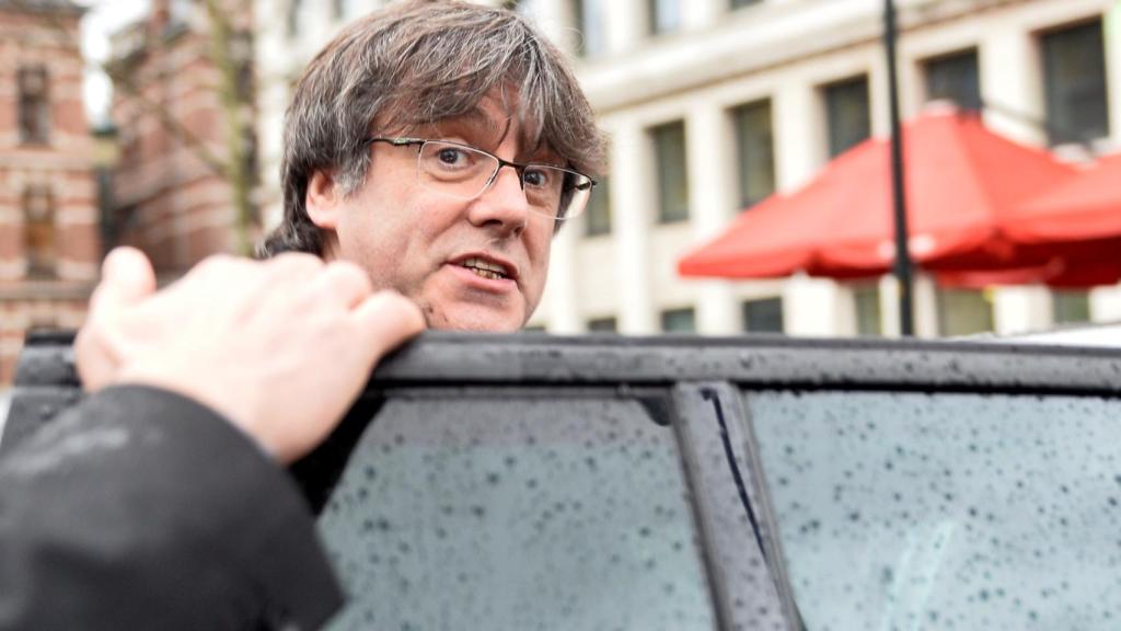 Carles Puigdemont abandona este lunes el Tribunal de Bruselas tras la vista sobre la euroorden