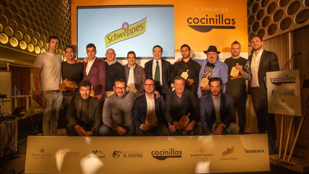 De izquierda a derecha, arriba: Juan de la Rica (Juancho's BBQ), Javier Olleros (Culler de Pau), Ramón Freixa (Ramón Freixa), Toño Pérez (Atrio), Óscar Velasco (SantCeloni), Pedro J. Ramírez, Juan Antonio Vázquez (Nerua), Sacha Hormaechea (Sacha), David Muñoz (DiverXO), Daniel Salas; abajo: Eneko Atxa (Azurmendi), Pedro Sánchez (Bagá), Paco Morales (Noor), Joan Roca (El Celler de Can Roca) y Matteo Manzini (Azurmendi).