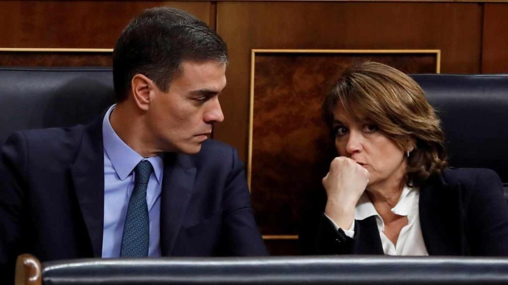 Pedro Sánchez y Dolores Delgado.