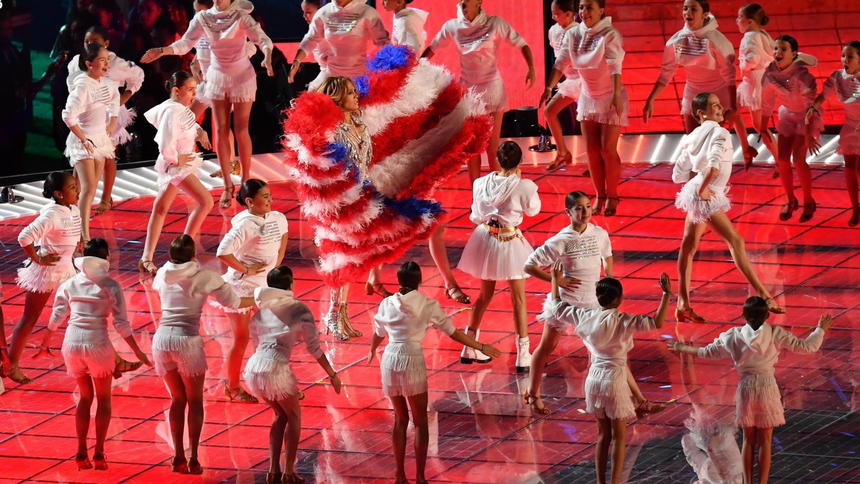 Shakira durante su actuación en el intermedio de la Super Bowl