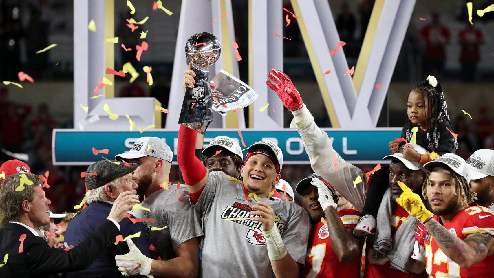 Mahomes, celebrando con los Chiefs la victoria en la Super Bowl