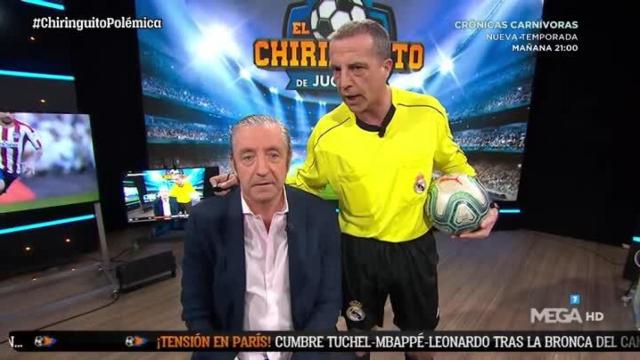 Cristóbal Soria, vestido de árbitro, asusta a Pedrerol
