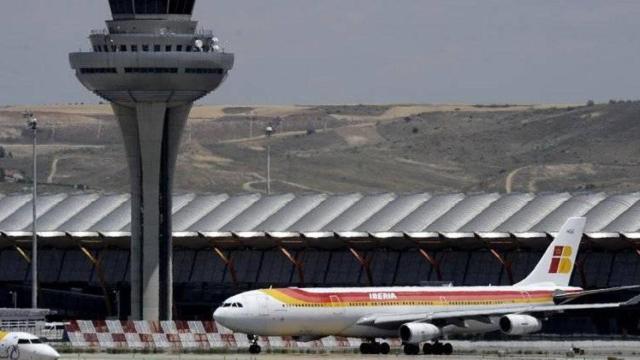 Retrasos en el aeropuerto Barajas tras detectarse drones en los alrededores