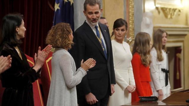 El Rey, Felipe VI, junto al resto de la Familia Real y la presidenta del Congreso, Meritxell Batet.