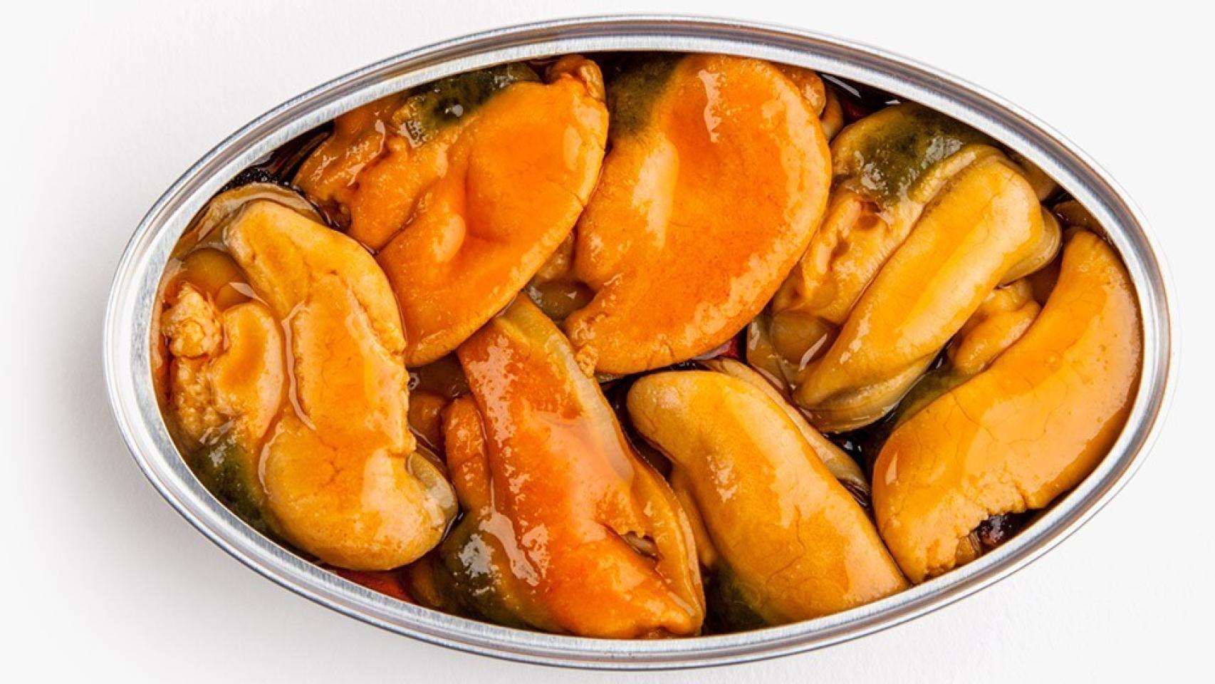 Una lata de mejillones en escabeche.