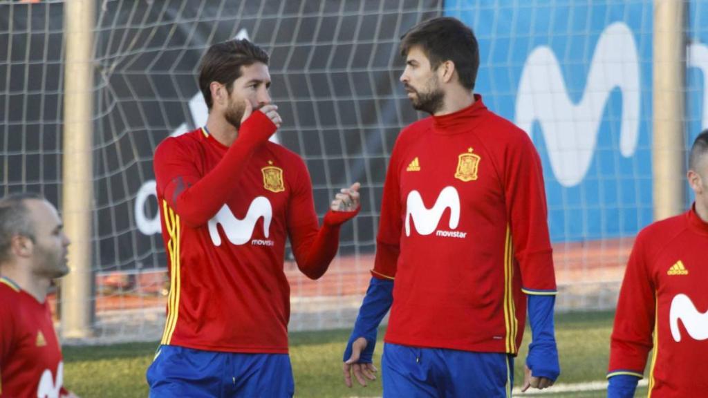 Sergio Ramos y Gerard Piqué con España