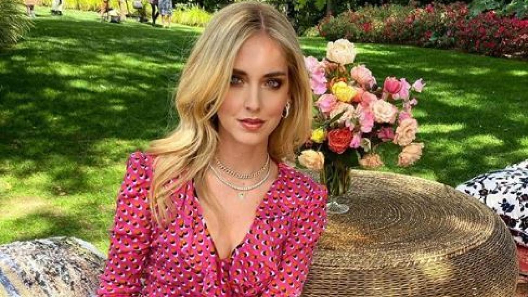 Chiara Ferragni con un vestido de volantes.