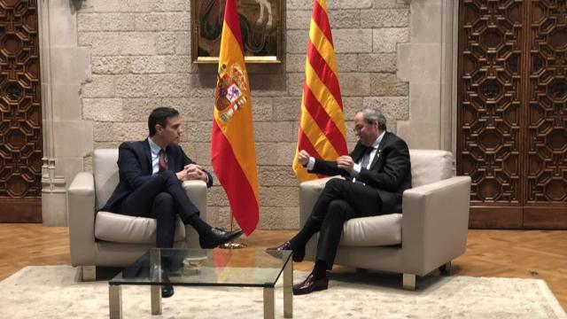 Las banderas de España y Cataluña en la reunión de Sánchez y Torra.