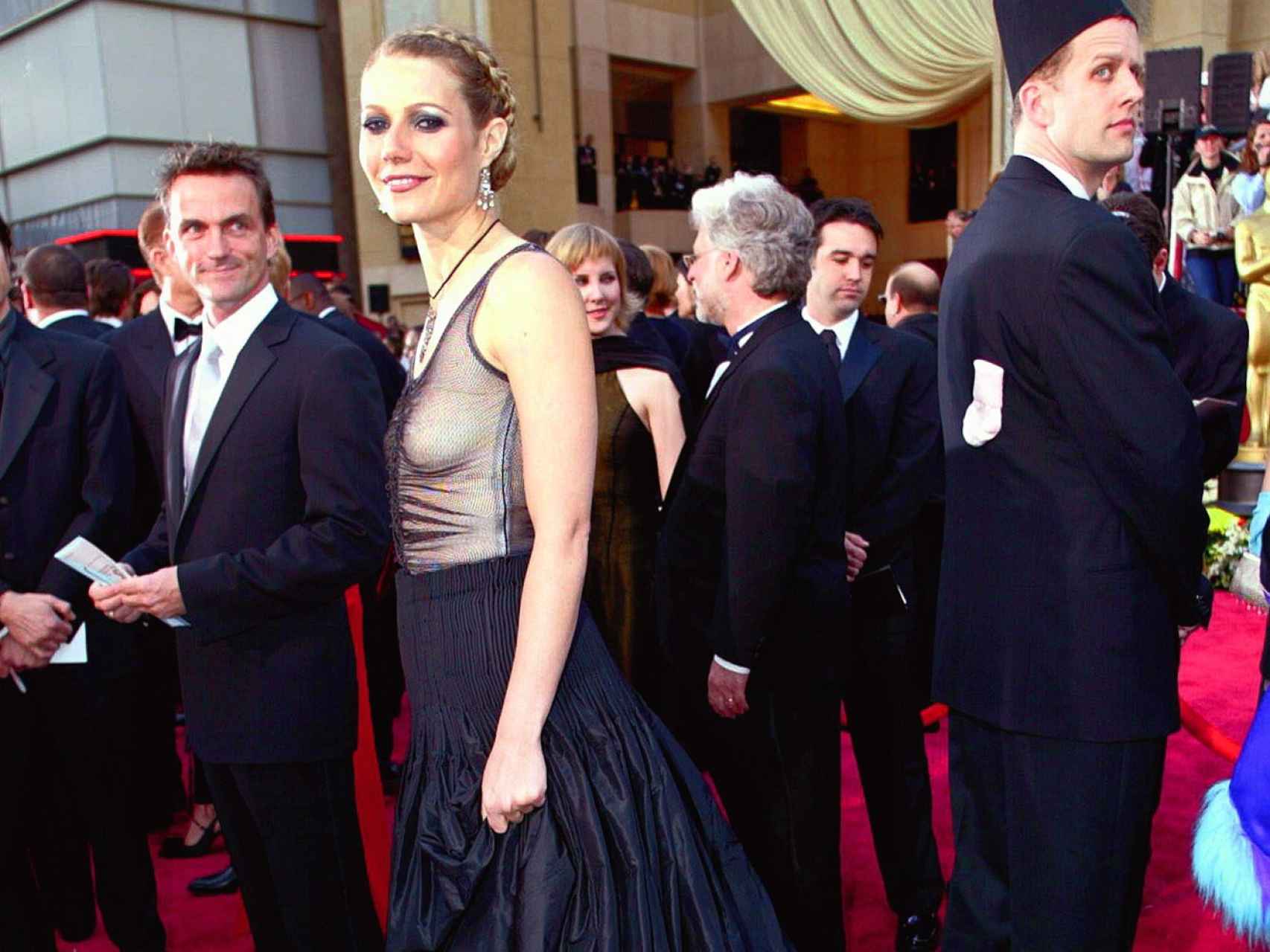 Gwyneth Paltrow escogió un modelo de Alexander McQueen para los Oscar de 2002.