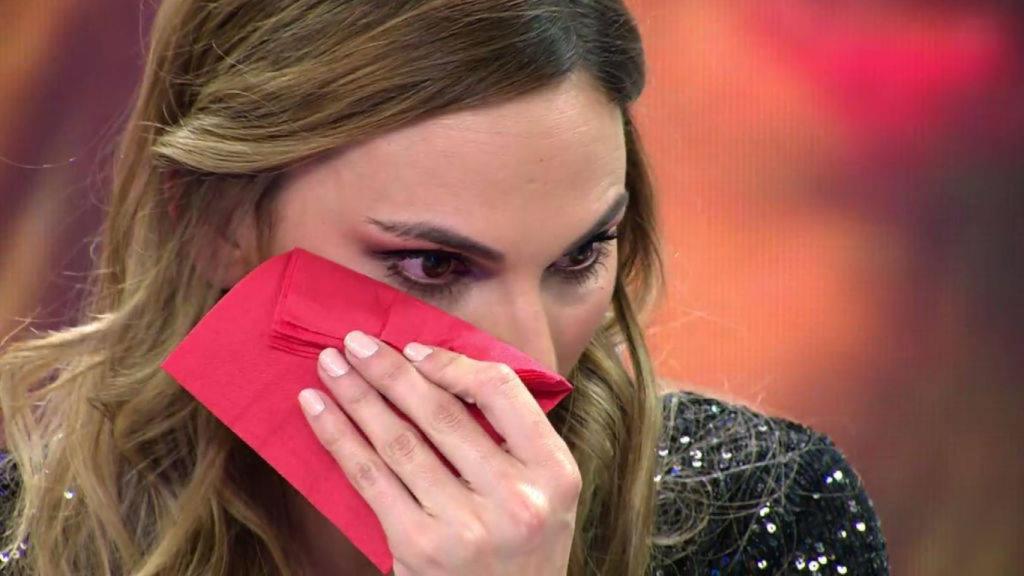 Irene Rosales rompe a llorar en 'Viva la vida' tras confesar que su madre está muy enferma.