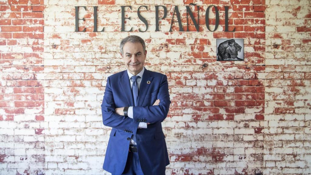 El expresidente José Luis Rodríguez Zapatero, antes de emprender su viaje a Venezuela, en la redacción de EL ESPAÑOL.