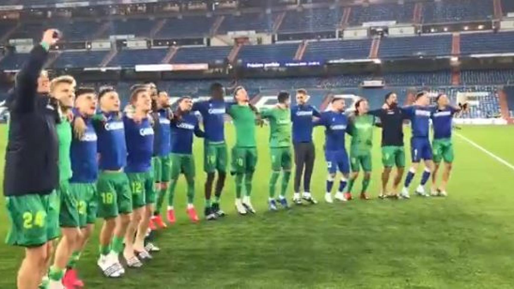 La Real Sociedad celebra la victoria en el Santiago Bernabéu