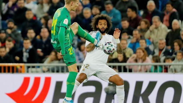 Odegaard corta un balón ante Marcelo