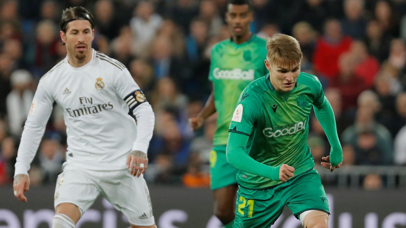 Odegaard se marcha delante de Sergio Ramos