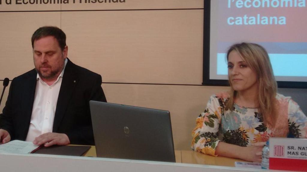 La secretaria de Economía, Natàlia Mas, junto a Oriol Junqueras en una imagen de archivo.