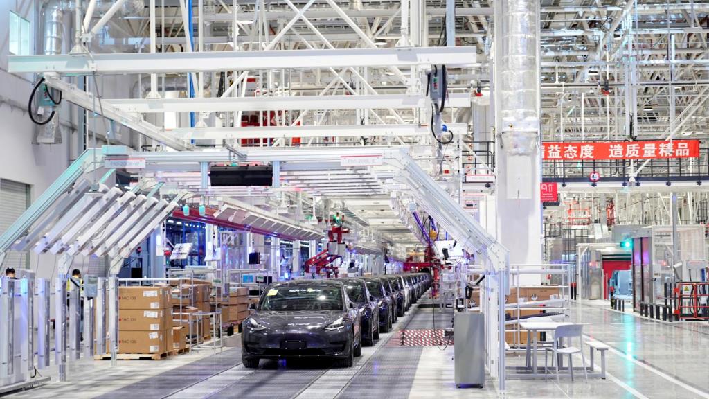 Model 3 en la planta de producción de Tesla en Shanghái