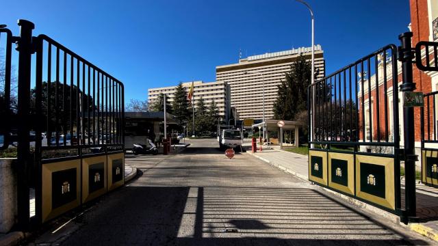 Entrada al Hospital Gómez Ulla.