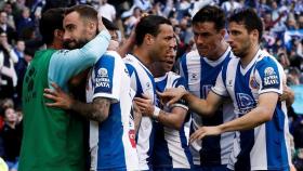 Piña de los jugadores del Espanyol